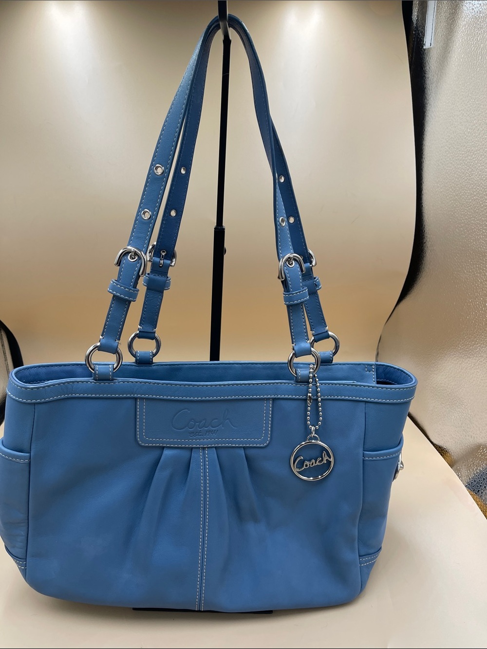 Coach Beautiful Blue Leather Shoulder Bag with Logo Charm